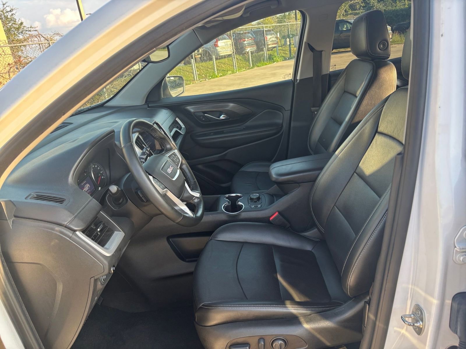 Used 2023 GMC Terrain SLT image 27