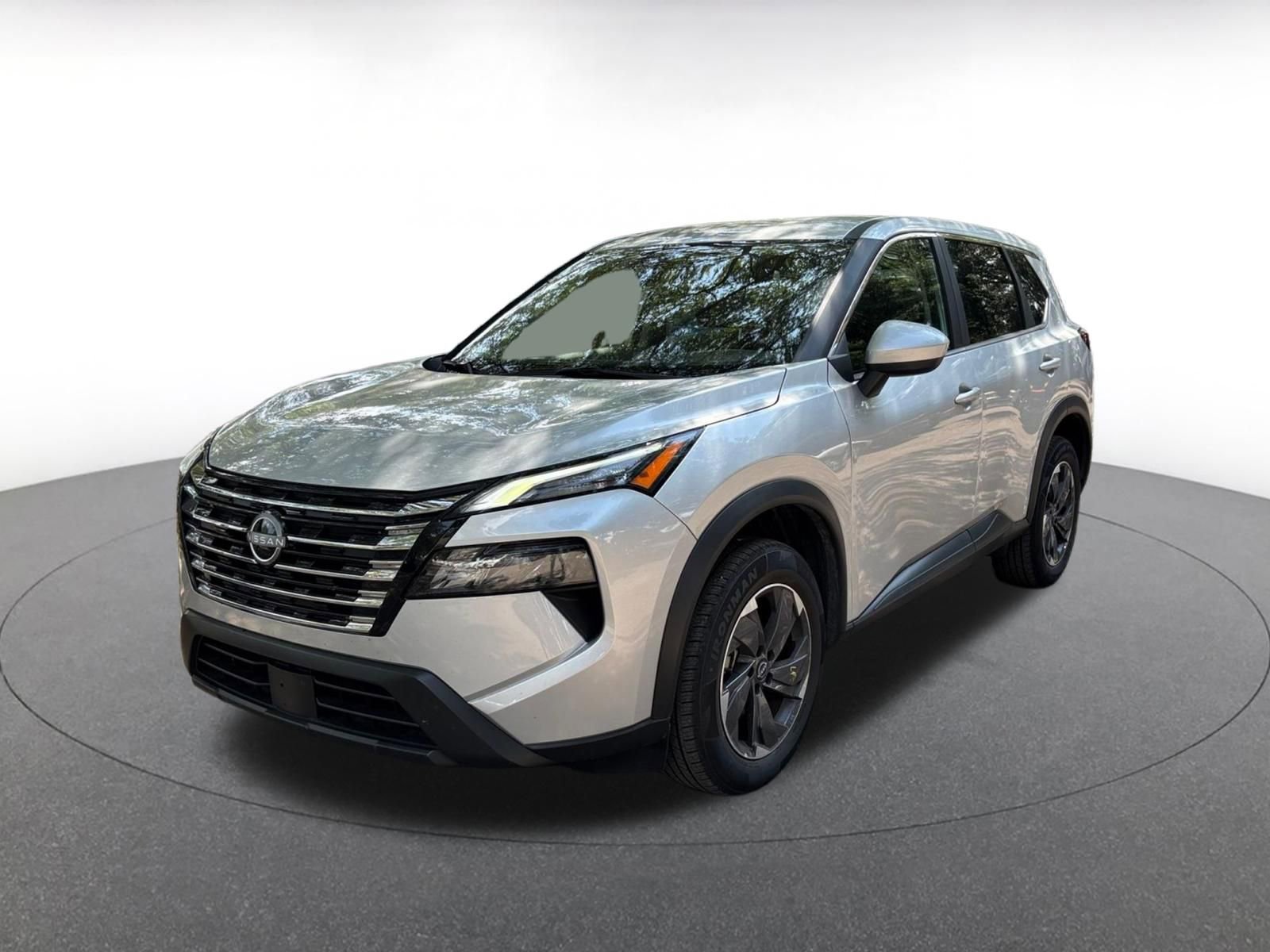 Used 2025 Nissan Rogue SV FWD image 3