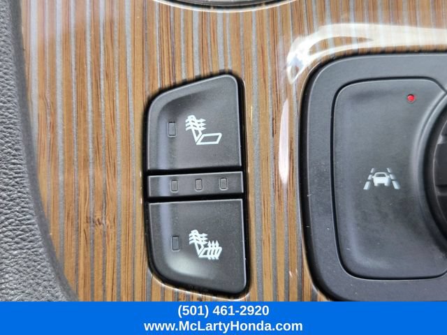Used 2023 GMC Acadia SLE w/ Driver Convenience Package FWD image 25