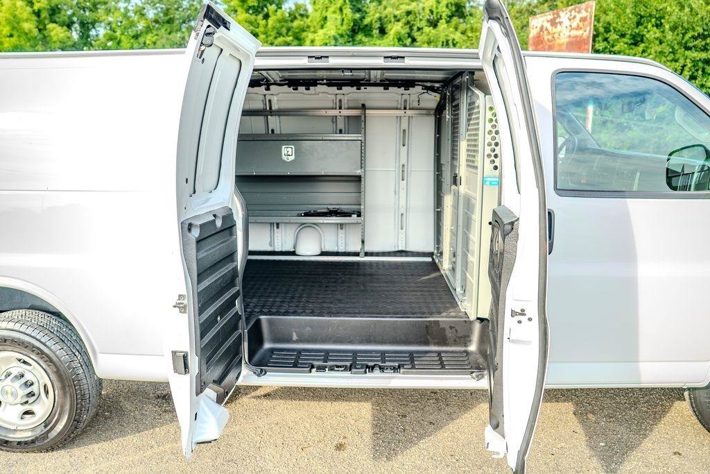 Used 2023 Chevrolet Express 3500 Extended w/ Driver Convenience Package RWD image 24