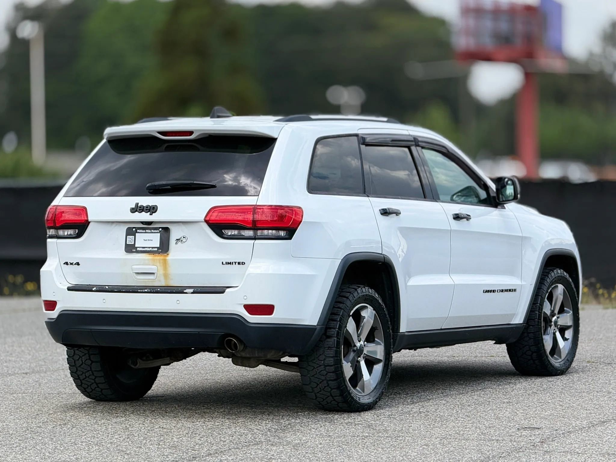 Used 2015 Jeep Grand Cherokee Limited w/ Luxury Group II AWD/4WD image 9