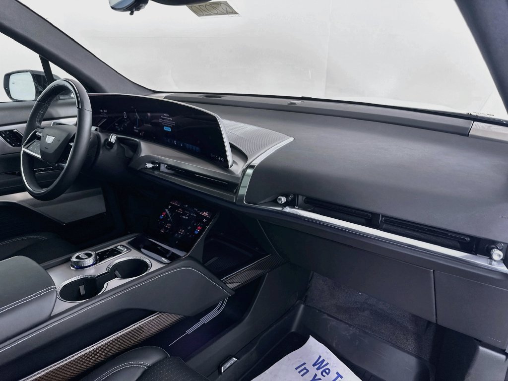 New 2027 Cadillac Vistiq Sport w/ LPO, Floor Liner Package AWD/4WD image 38