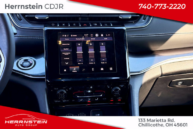 Used 2023 Jeep Grand Cherokee L Laredo AWD/4WD image 10