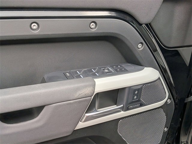 Used 2023 Land Rover Defender 110 X-Dynamic SE image 13