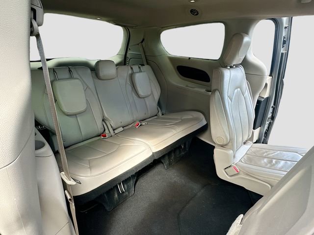 Used 2021 Chrysler Pacifica Touring-L FWD image 28