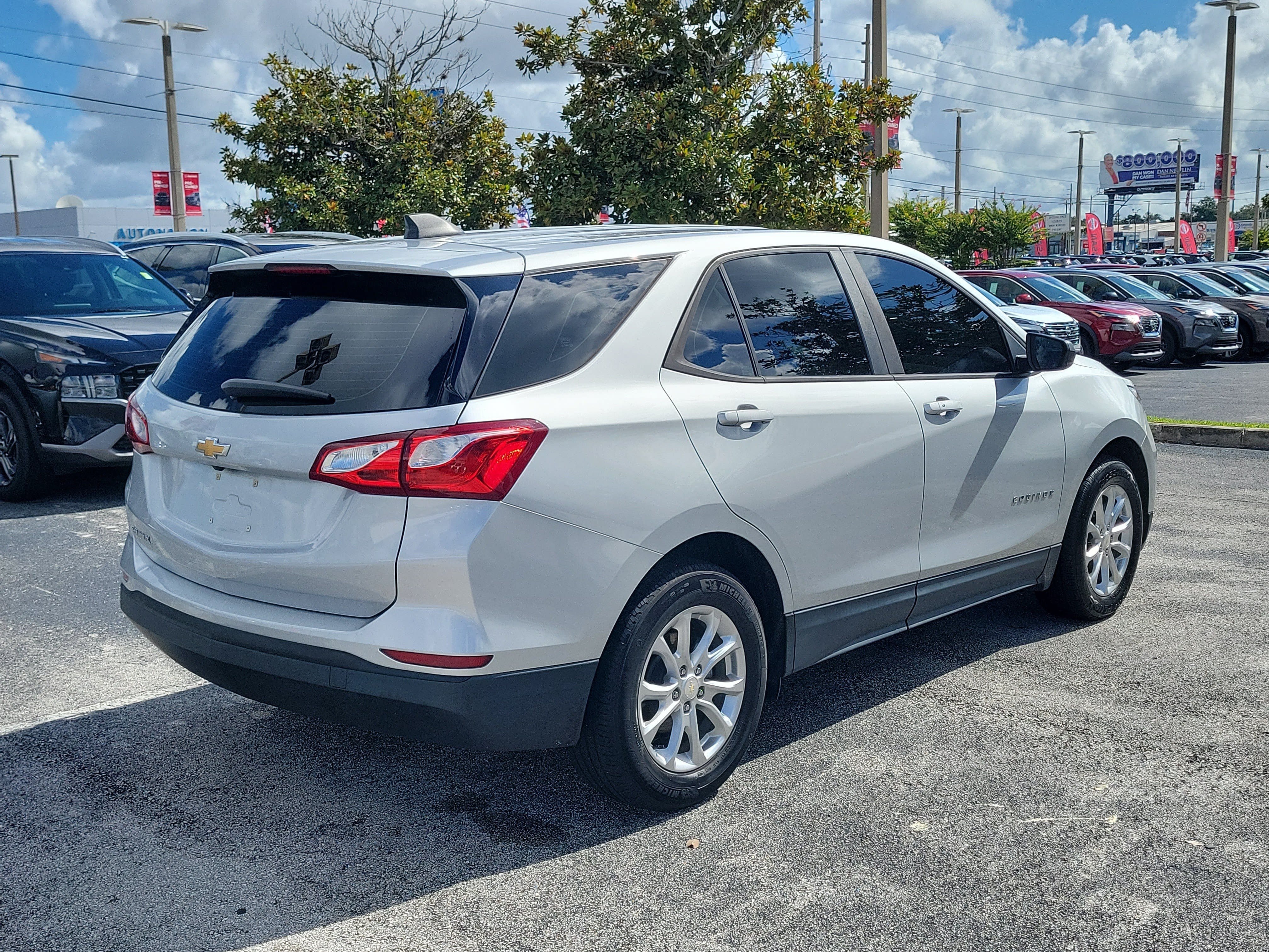 Used 2021 Chevrolet Equinox LS FWD image 4