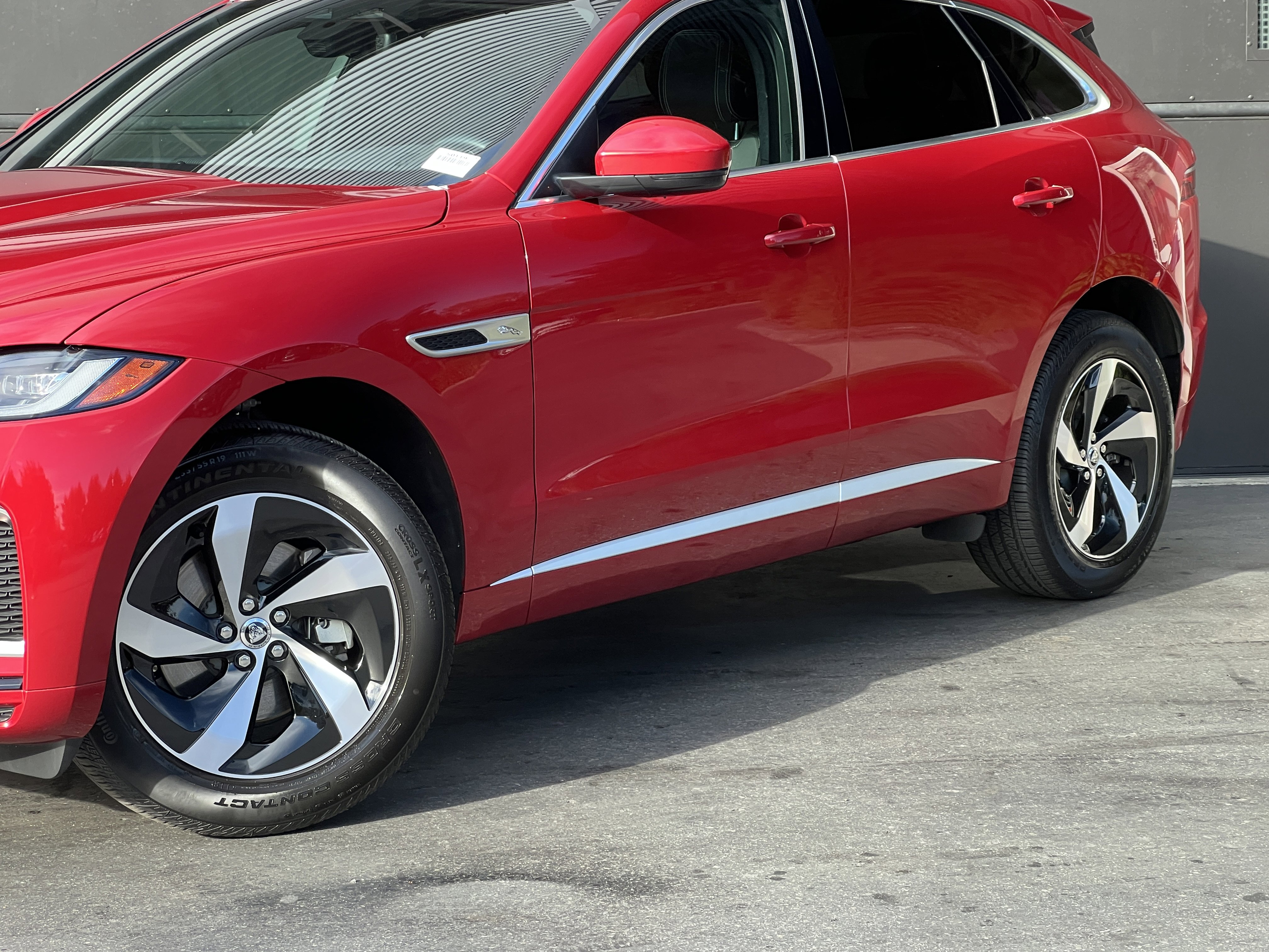 Certified 2025 Jaguar F-PACE R-Dynamic S AWD/4WD image 2
