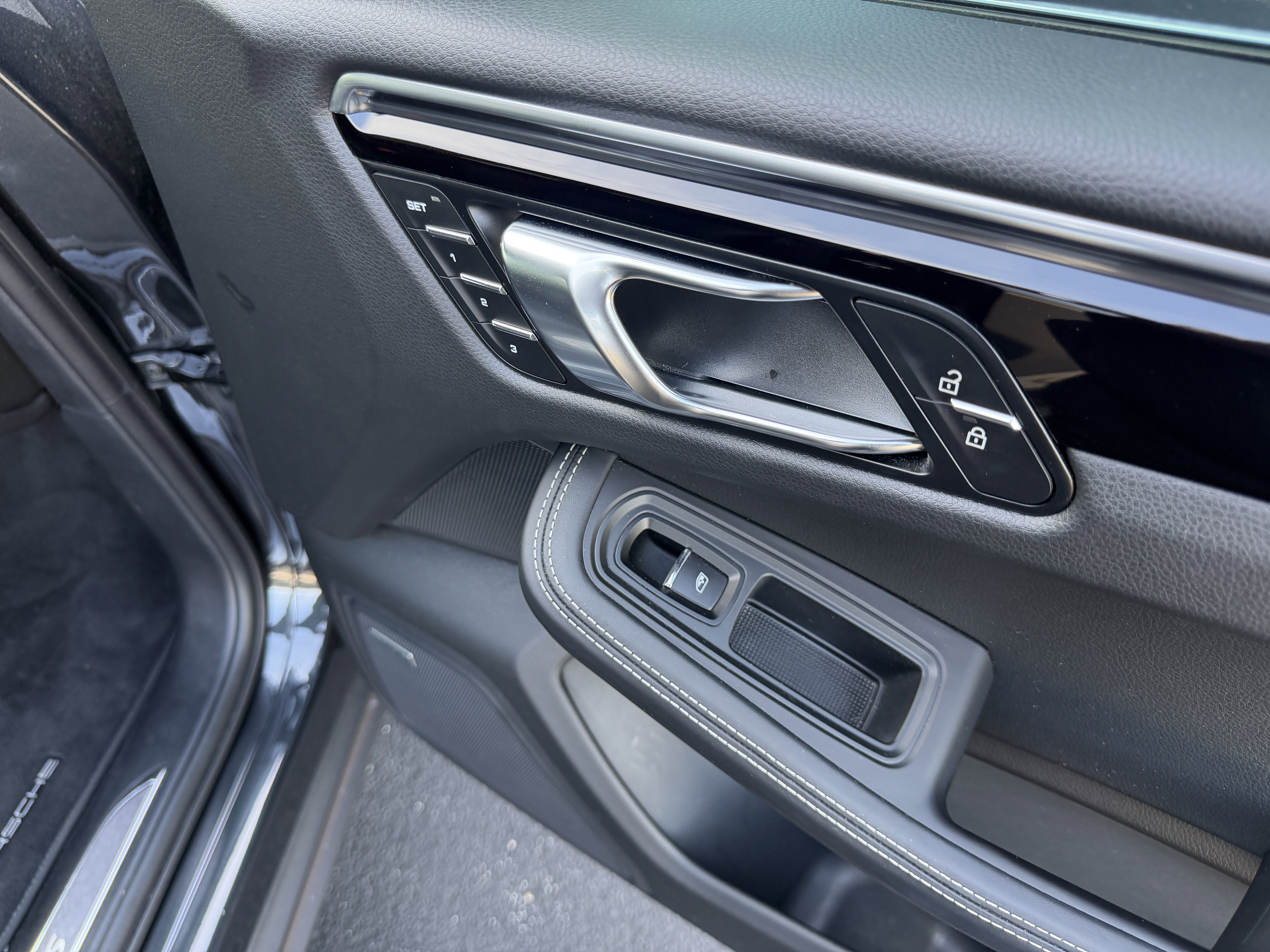 Certified 2024 Porsche Macan S image 17