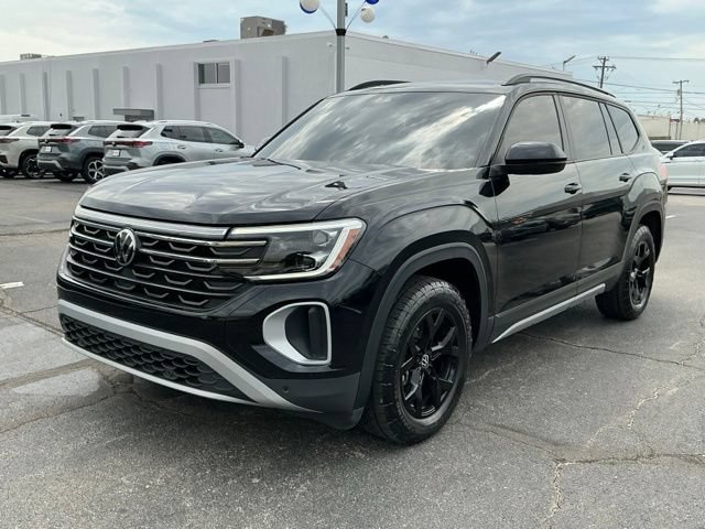 Used 2024 Volkswagen Atlas Peak Edition SE AWD/4WD image 7