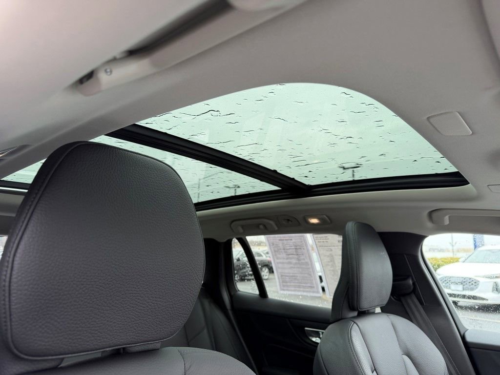 Certified 2025 Volvo V60 B5 Cross Country Plus image 15