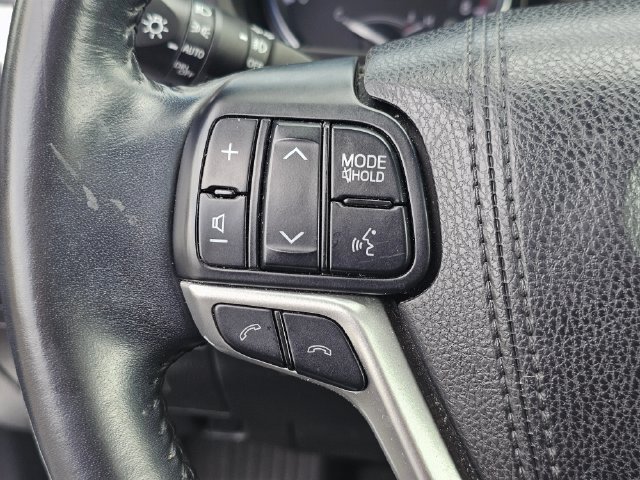 Used 2017 Toyota Highlander SE AWD/4WD image 32