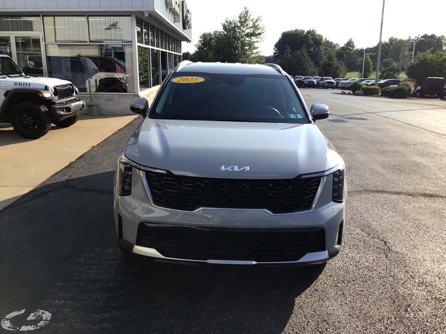 Used 2025 Kia Sorento S AWD/4WD image 2