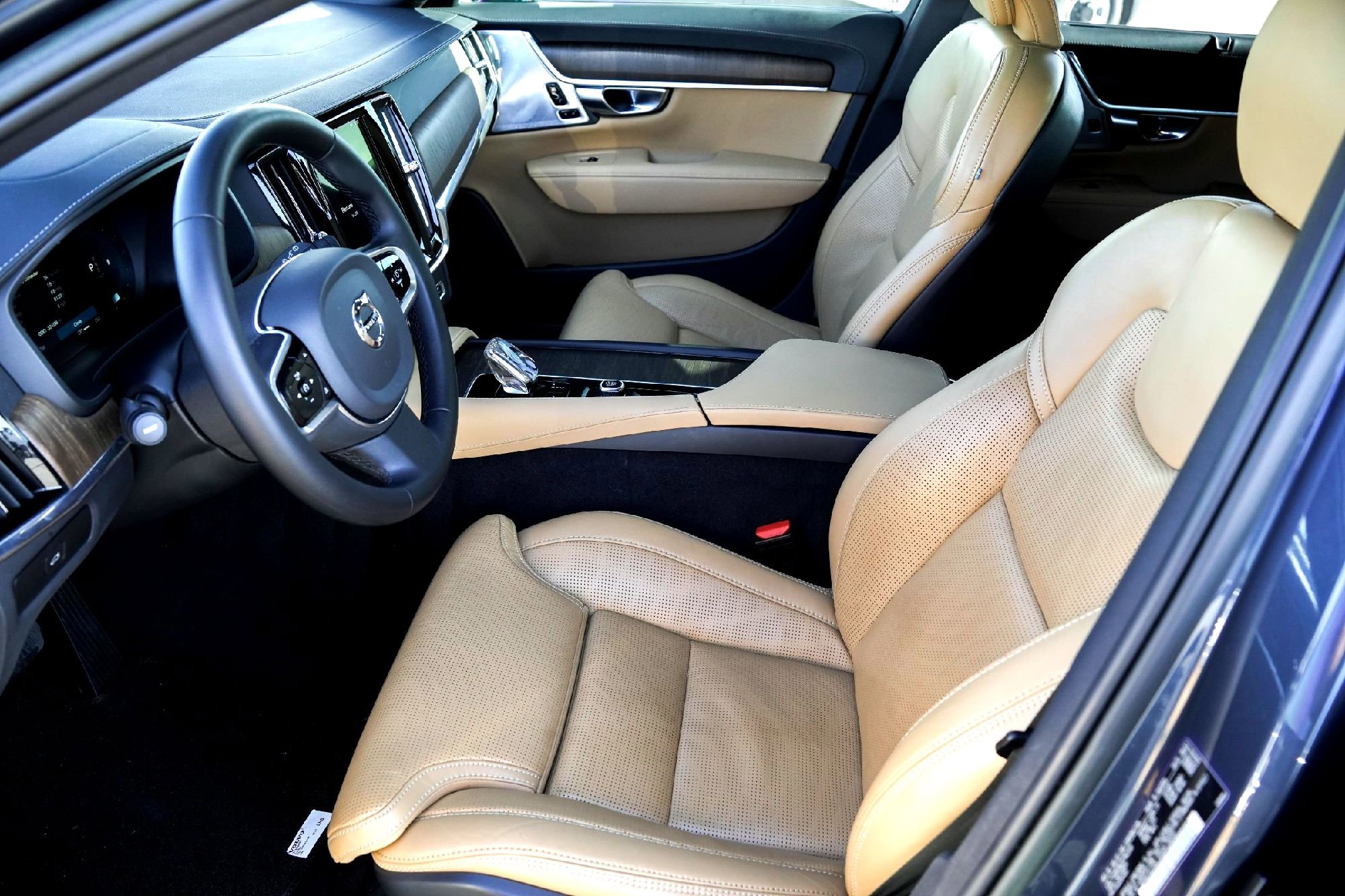 Used 2023 Volvo V90 B6 Cross Country Ultimate image 10