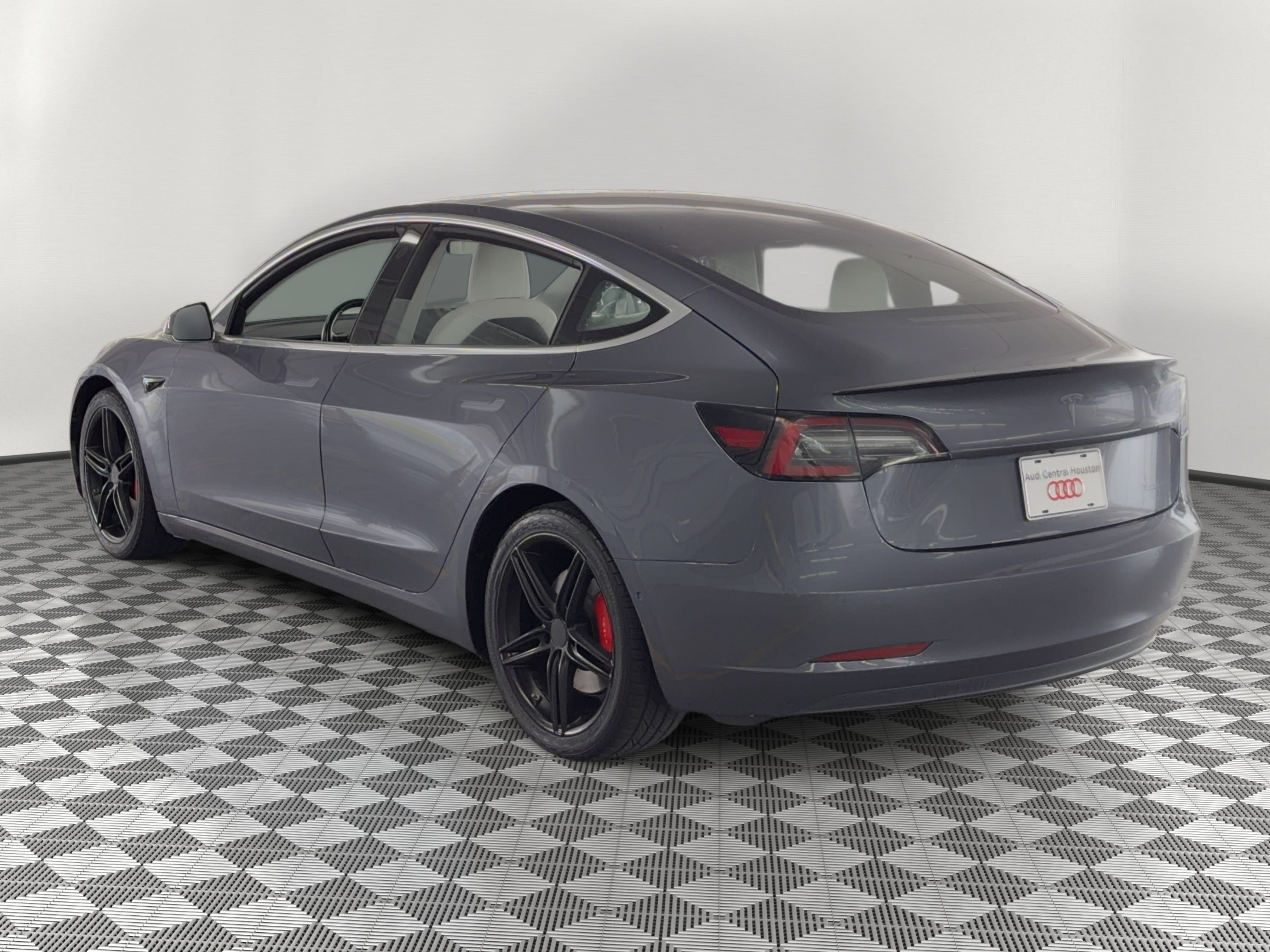 Used 2018 Tesla Model 3 Performance AWD/4WD image 3