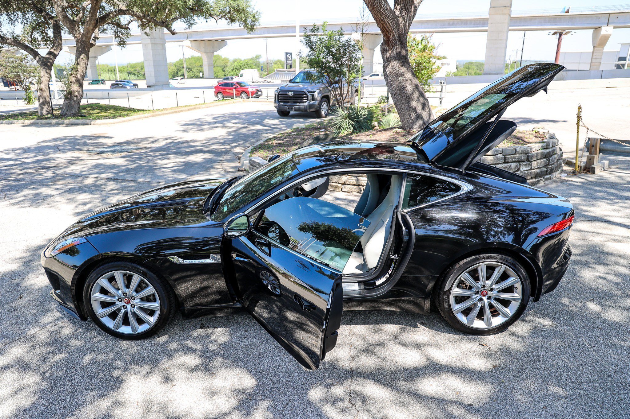 Used 2016 Jaguar F-TYPE Coupe RWD image 12