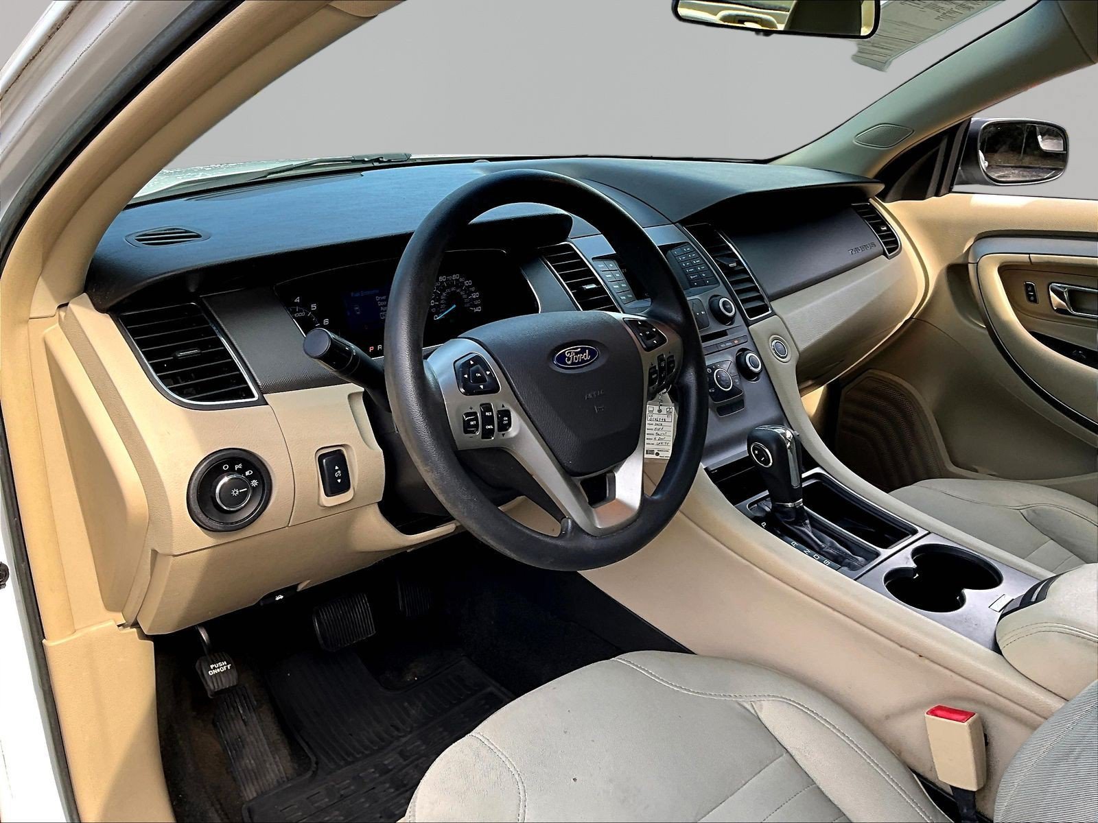 Used 2016 Ford Taurus SE FWD image 17