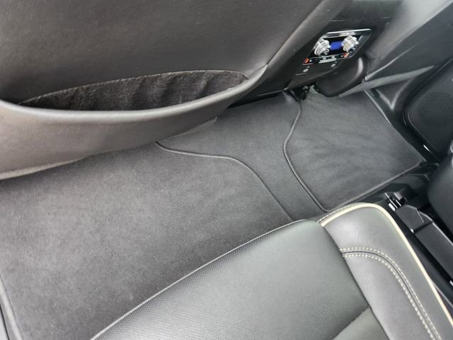 Used 2023 GMC Yukon SLT w/ SLT Luxury Package image 9