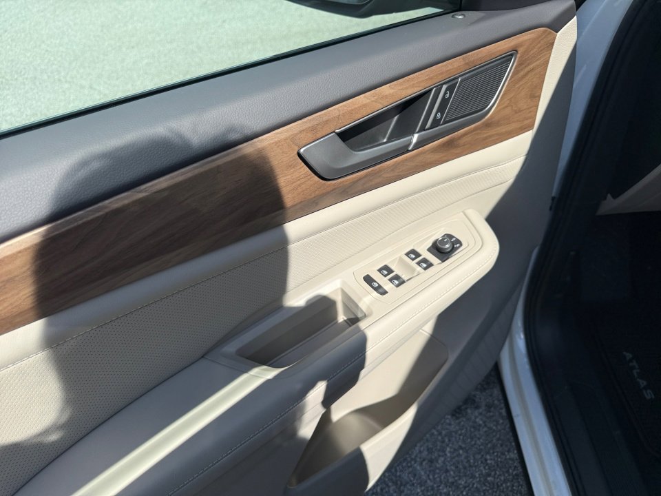New 2026 Volkswagen Atlas SE image 32