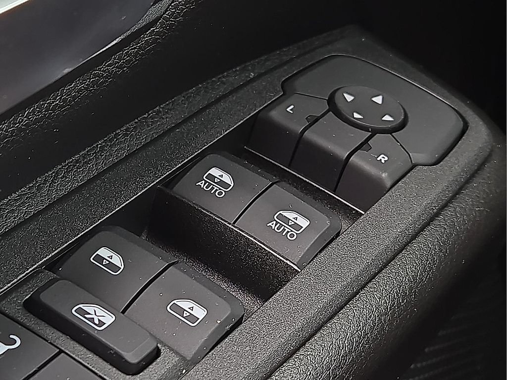 Used 2025 RAM 1500 Classic Warlock AWD/4WD image 15
