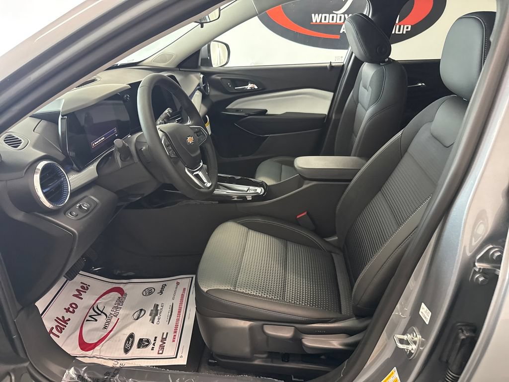 New 2026 Chevrolet Trax LT w/ LT Convenience Package FWD image 9