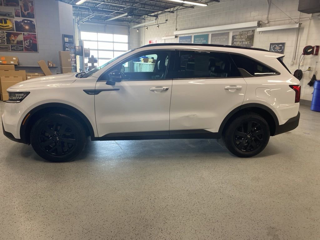 Used 2021 Kia Sorento S w/ Panoramic Sunroof Package image 4