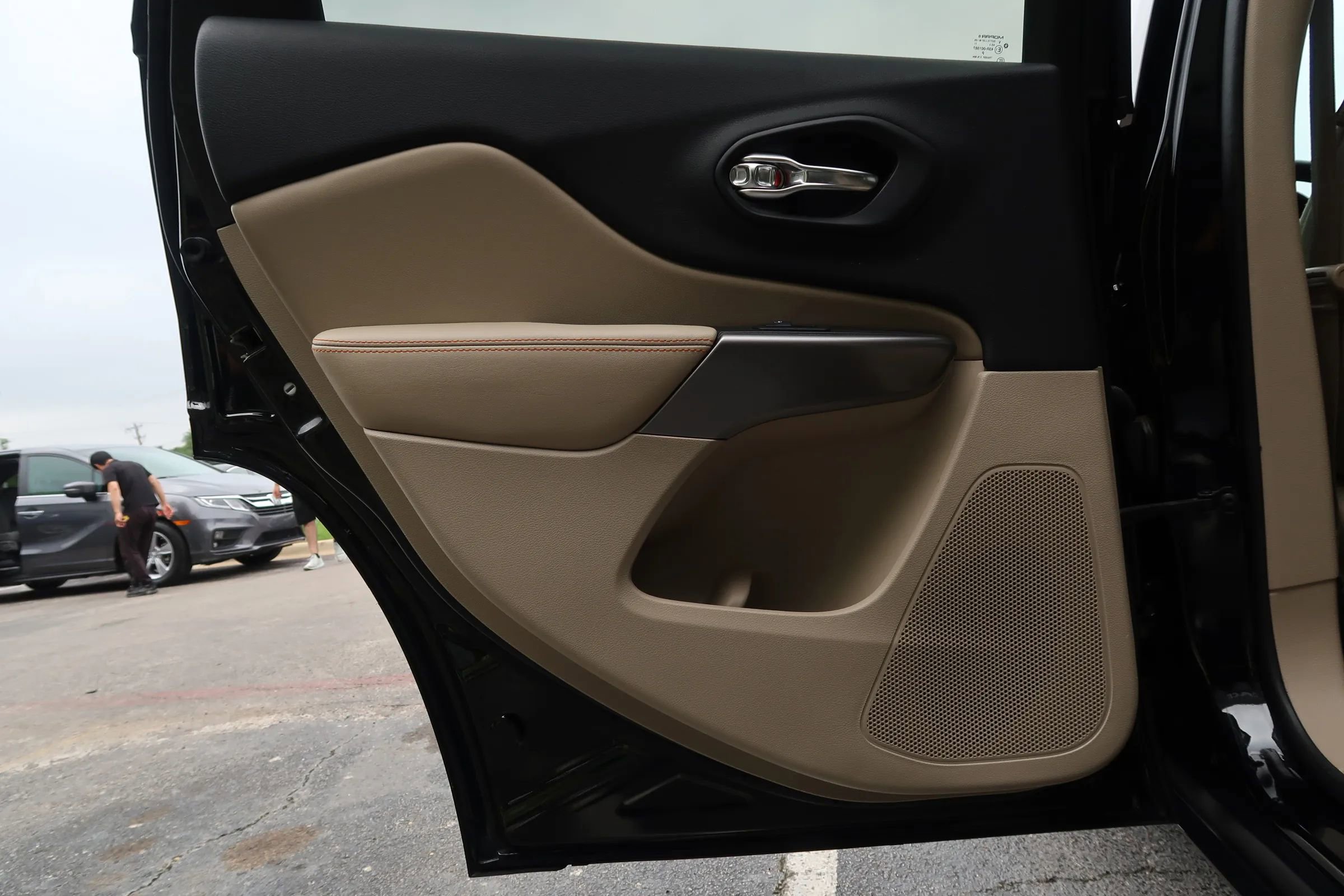 Used 2019 Jeep Cherokee Latitude w/ Popular Appearance Group FWD image 48