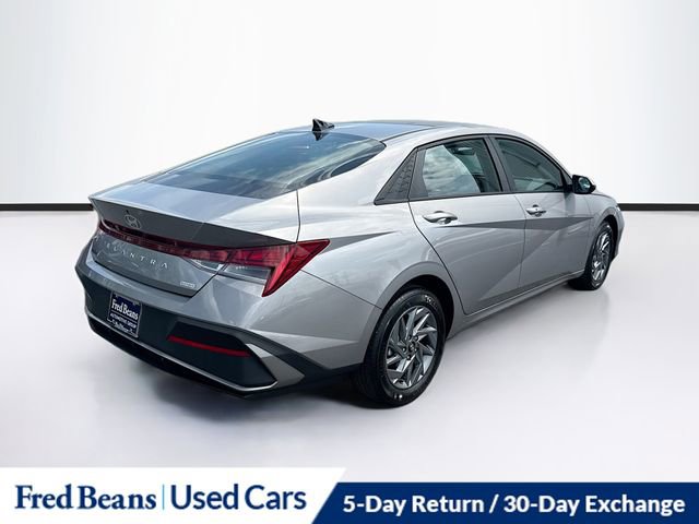 Used 2026 Hyundai Elantra Hybrid FWD image 8