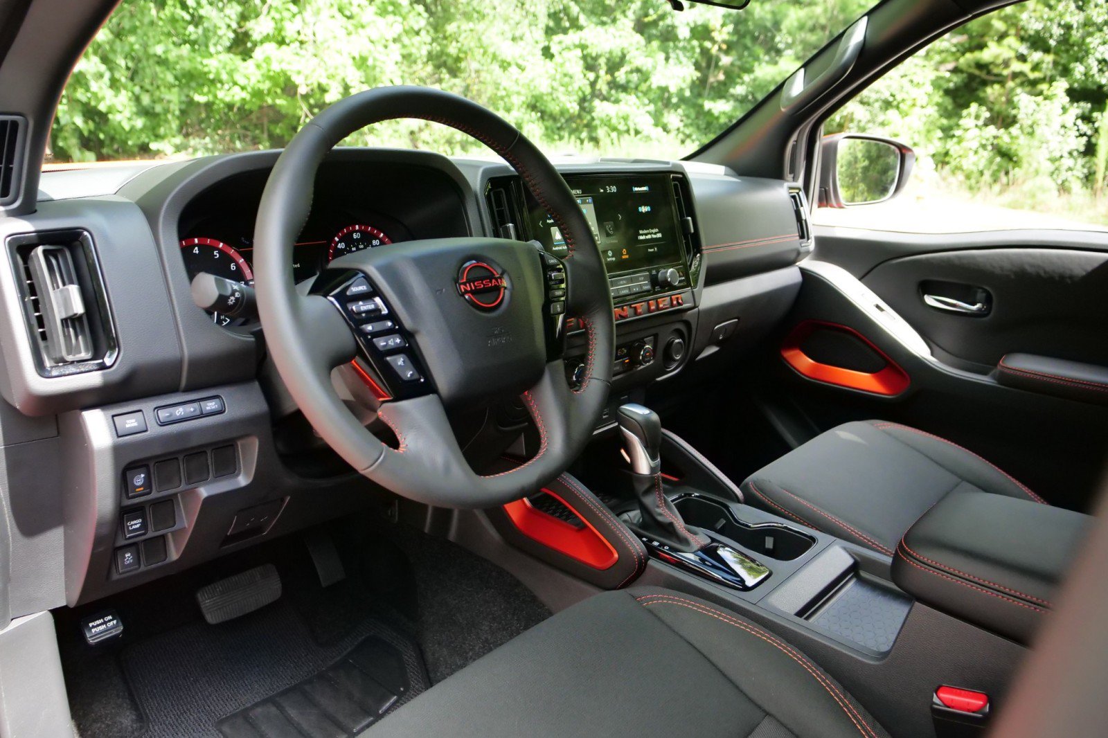 Used 2025 Nissan Frontier Pro-X RWD image 2