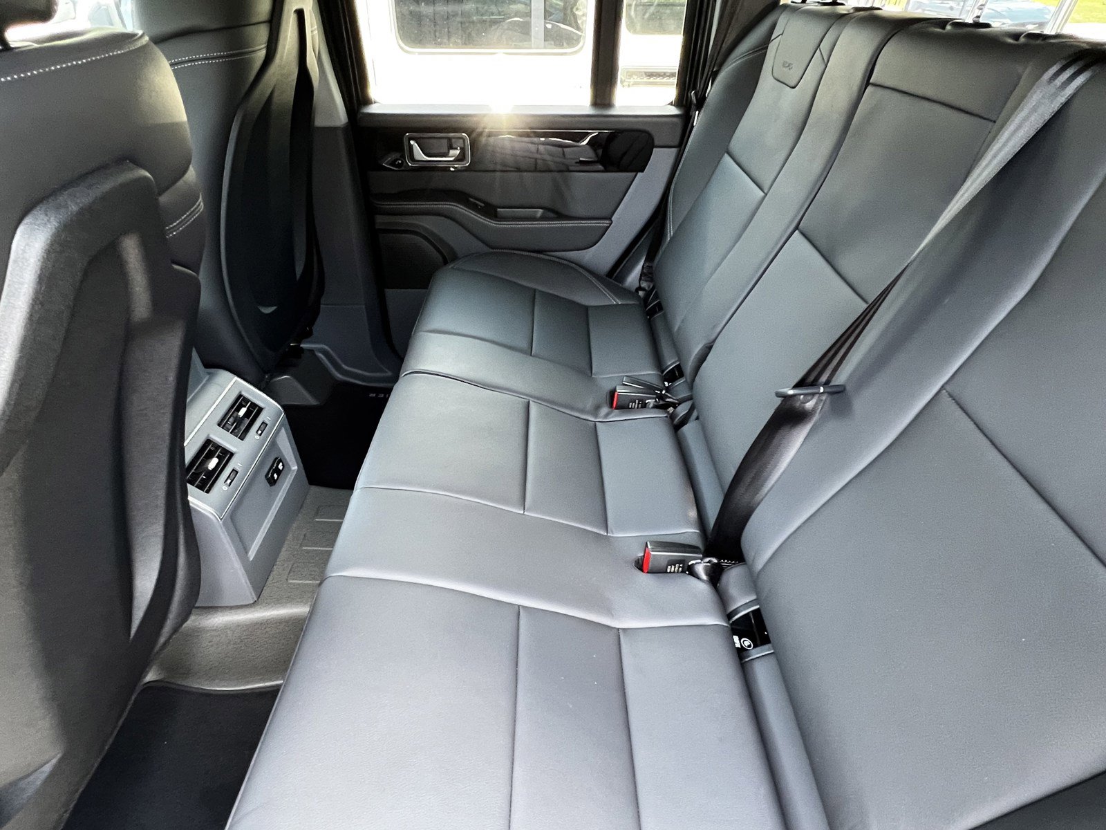 Used 2025 INEOS Grenadier Fieldmaster Edition image 18