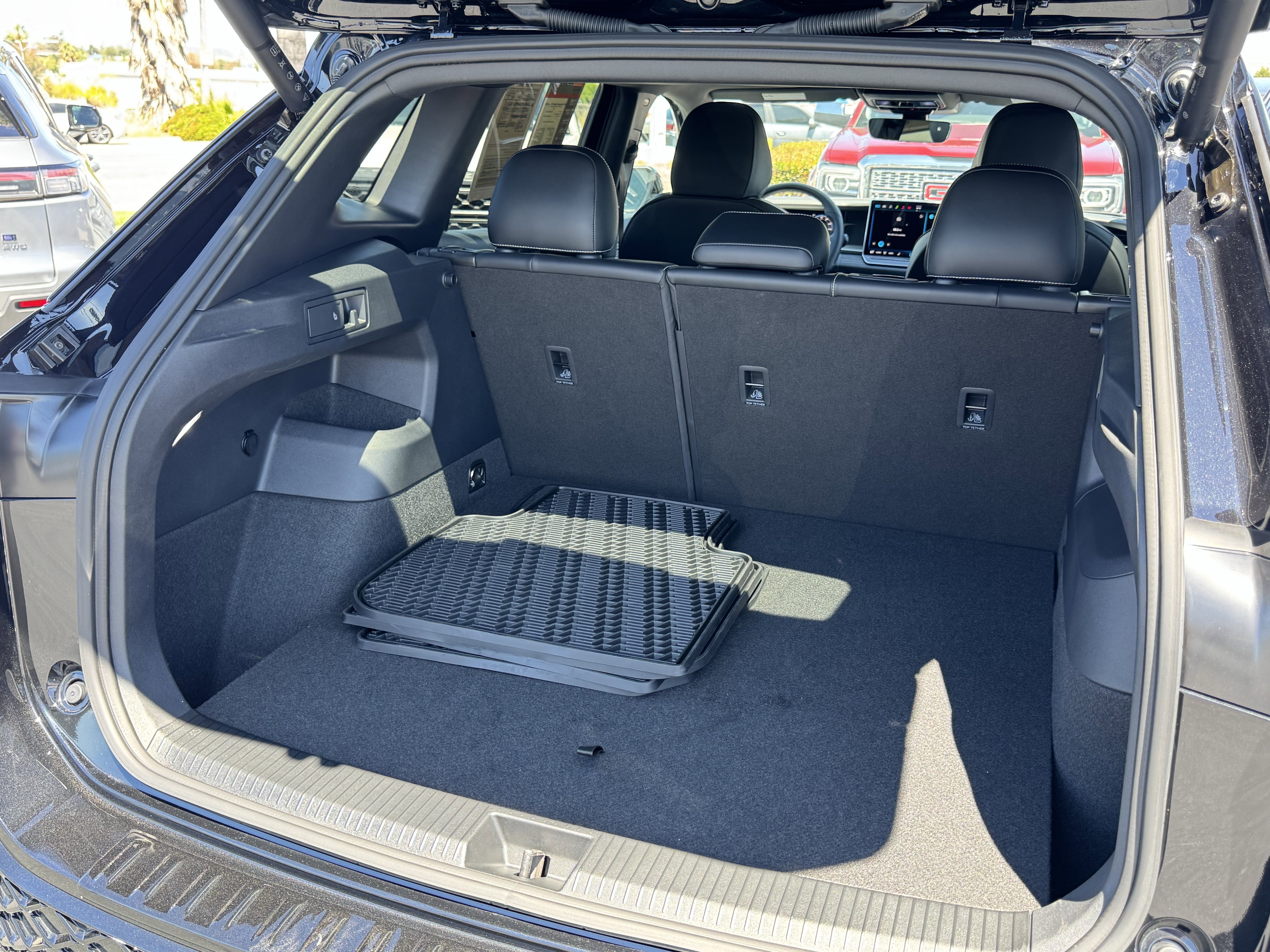 Certified 2026 Volkswagen Tiguan SE R-Line AWD/4WD image 37