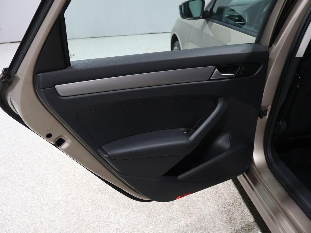 Used 2015 Volkswagen Passat 1.8T S image 18