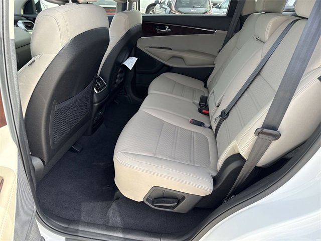 Used 2016 Kia Sorento LX w/ LX Convenience Package image 16