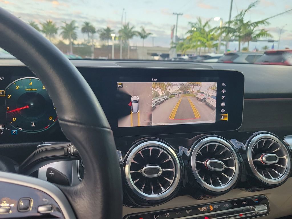 Used 2021 Mercedes-Benz GLB 250 image 24