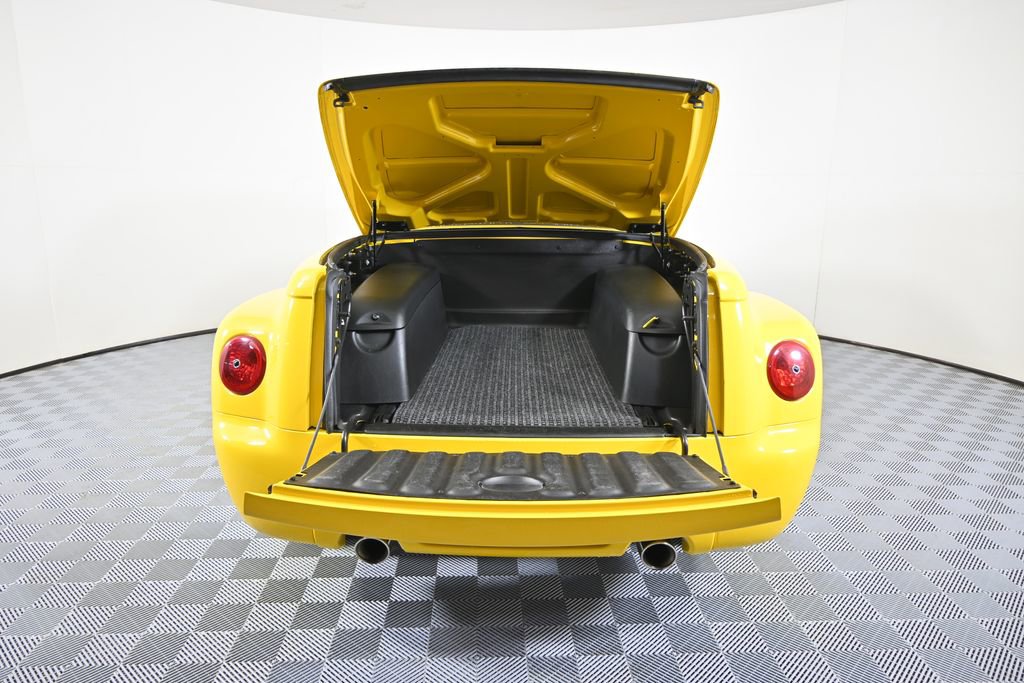 Used 2005 Chevrolet SSR w/ Preferred Equipment Group RWD image 6