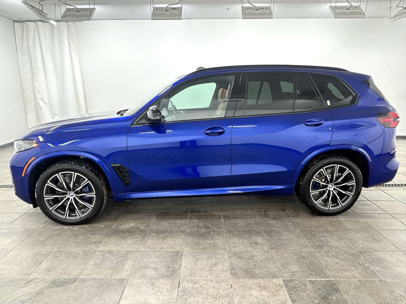 Used 2025 BMW X5 M60i w/ Parking Assistance Package image 2