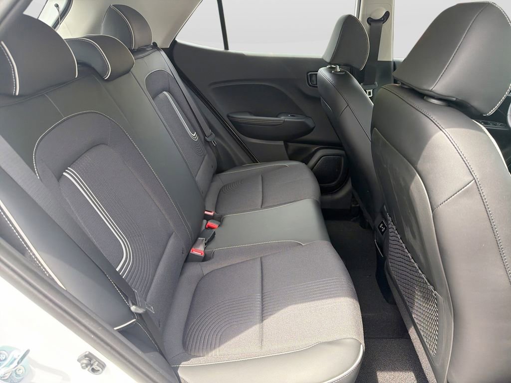Certified 2026 Hyundai Venue SEL FWD image 28