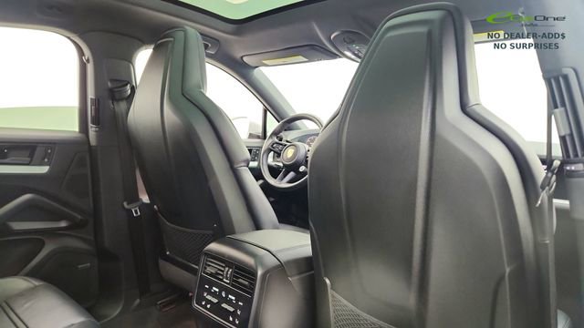 Used 2024 Porsche Cayenne Coupe AWD/4WD image 26