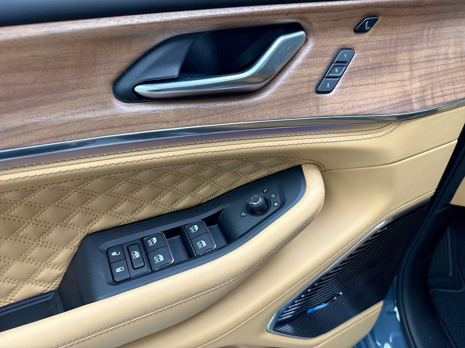 New 2026 Jeep Grand Cherokee Summit AWD/4WD image 15