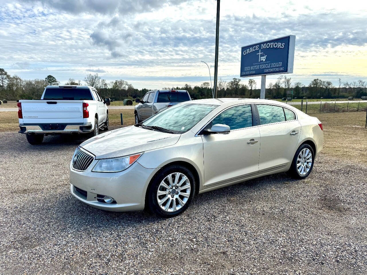 Used 2013 Buick LaCrosse Premium image 2