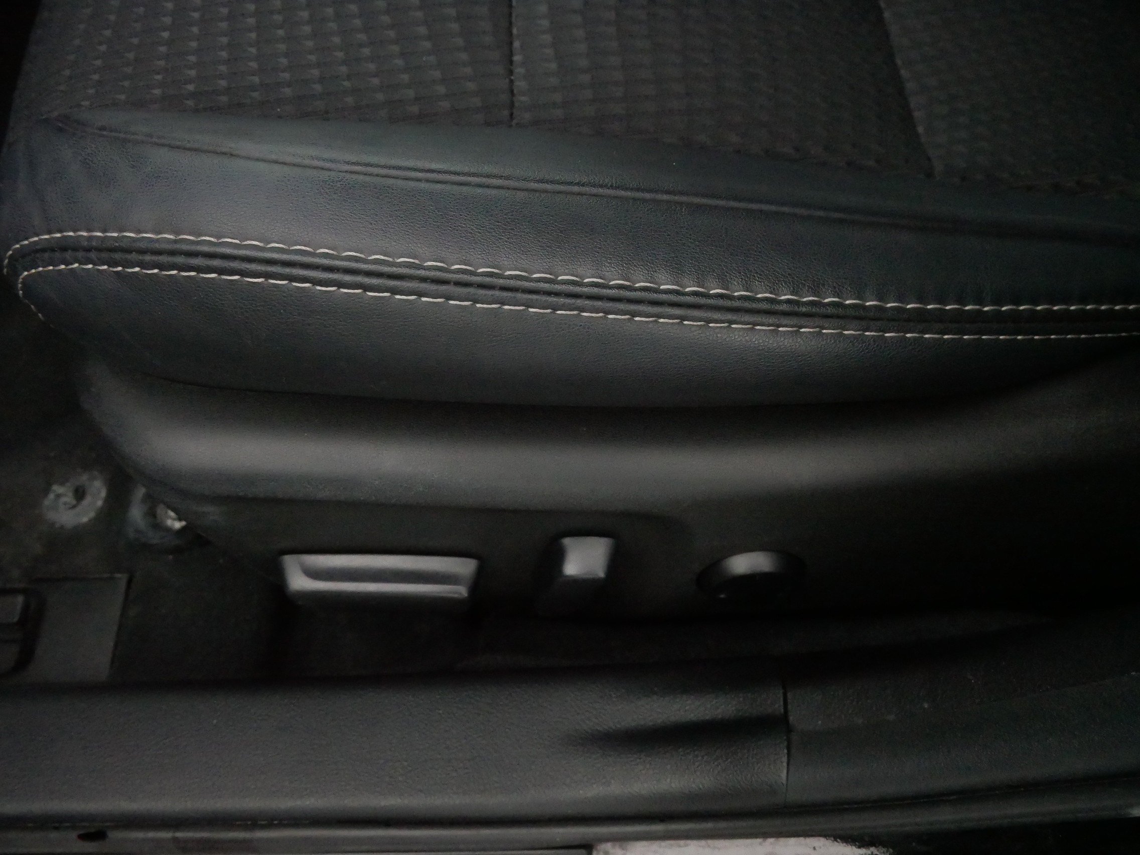 Used 2014 Toyota Camry L image 20