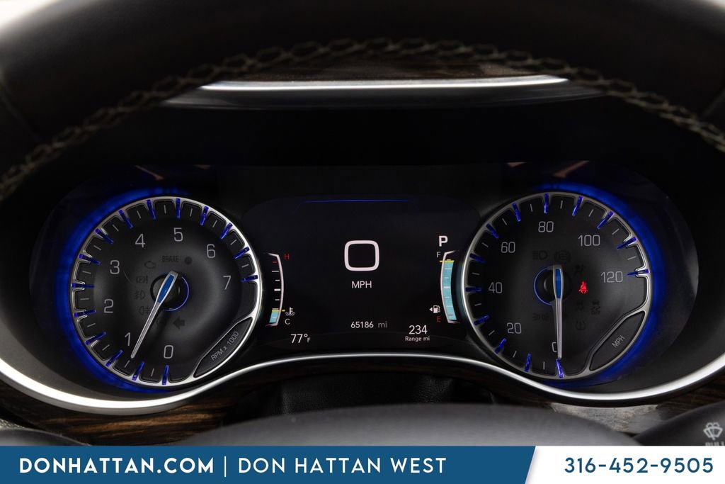 Used 2023 Chrysler Pacifica Limited FWD image 5