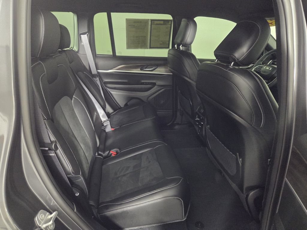 Used 2026 Jeep Grand Cherokee Altitude RWD image 29