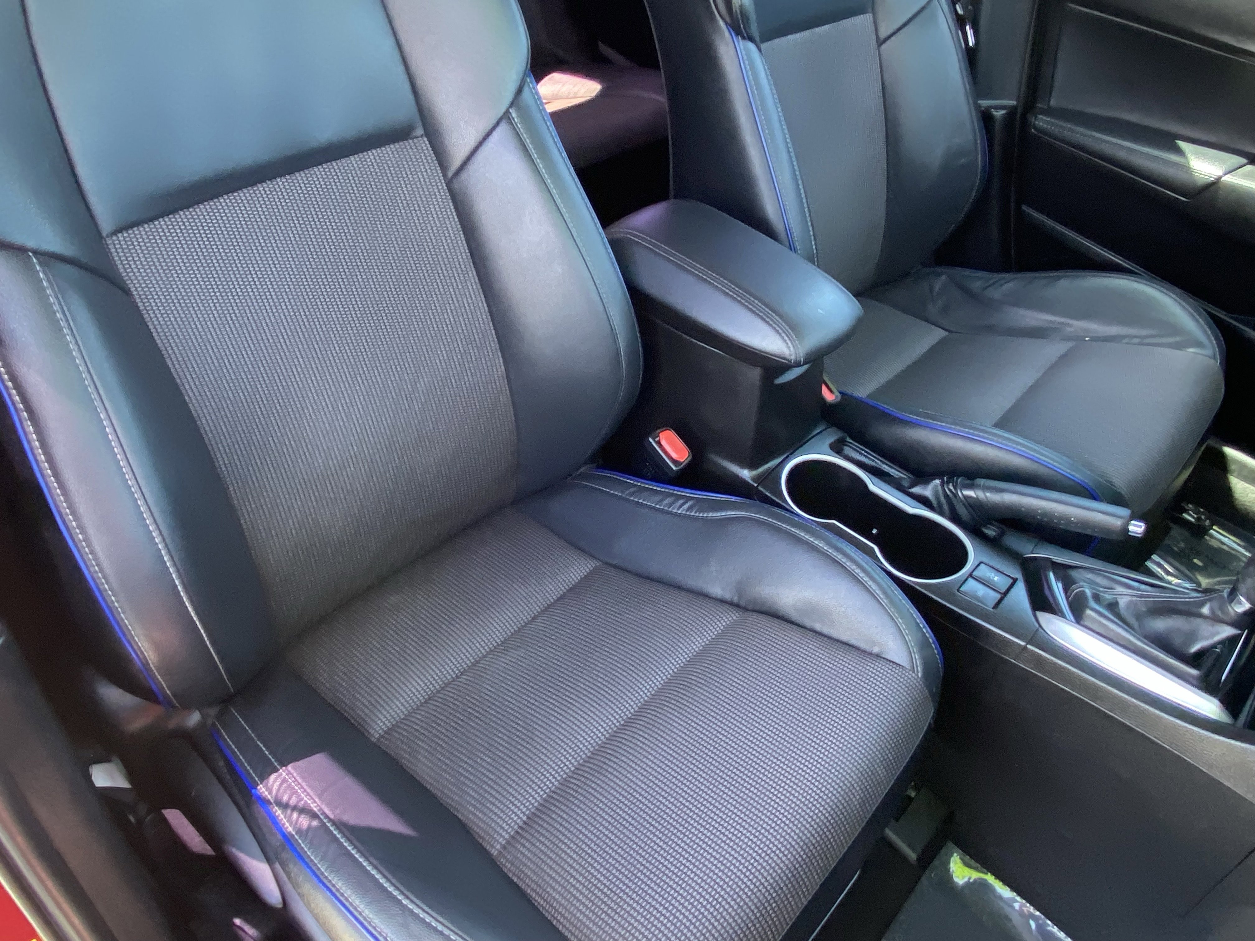 Used 2018 Toyota Corolla SE w/ Carpet Mat Package (TMS) FWD image 11