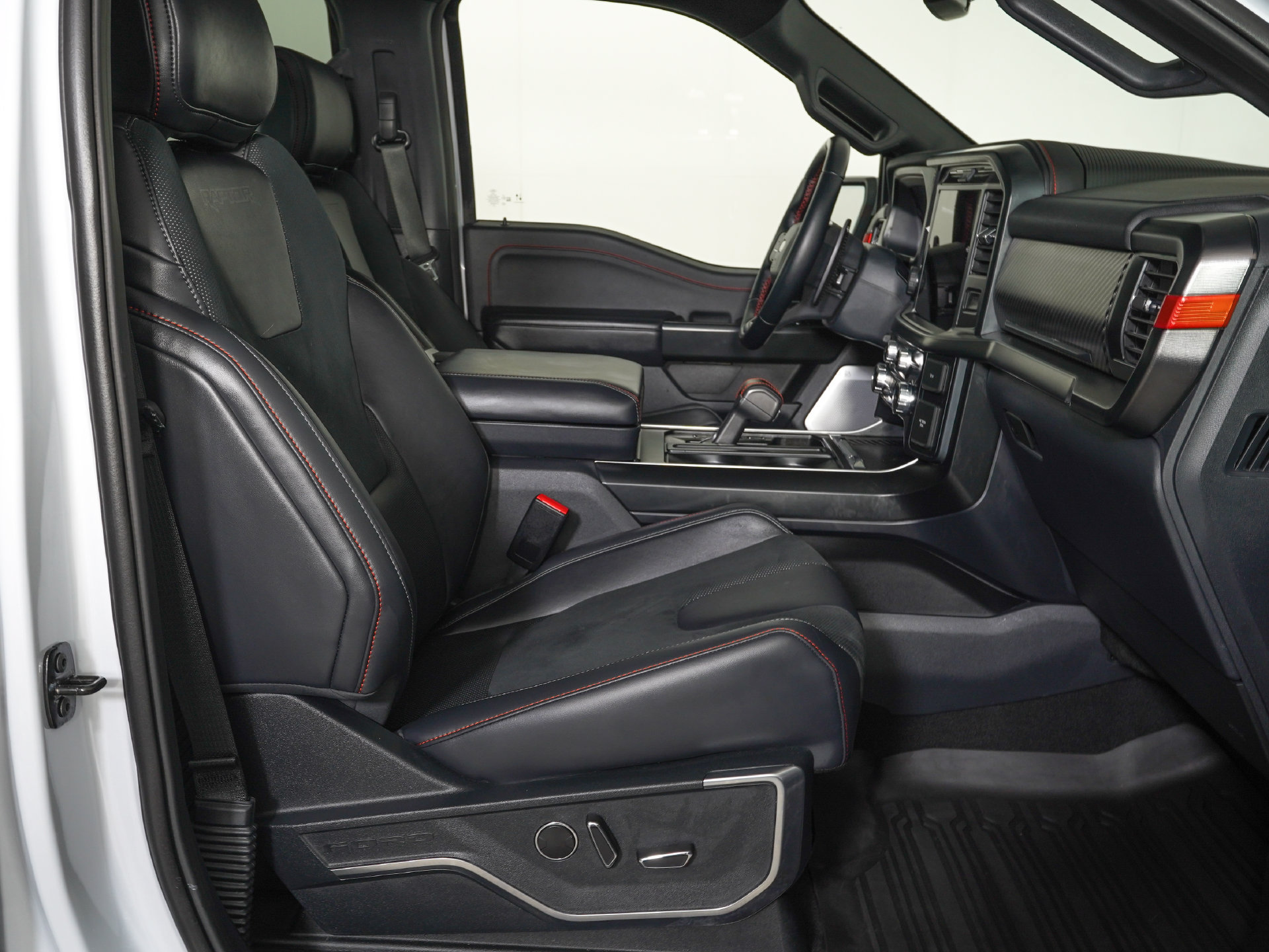 Used 2025 Ford F150 Raptor AWD/4WD image 10