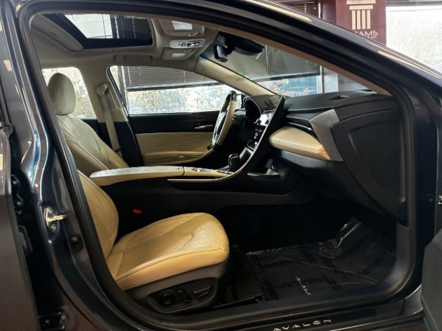 Used 2020 Toyota Avalon Limited w/ Advanced Safety Package image 29