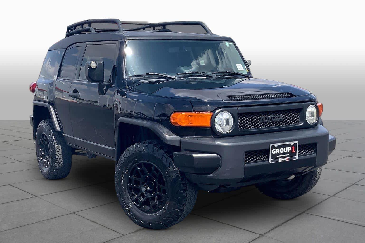 Used 2012 Toyota FJ Cruiser 2WD w/ Upgrade Pkg video 2