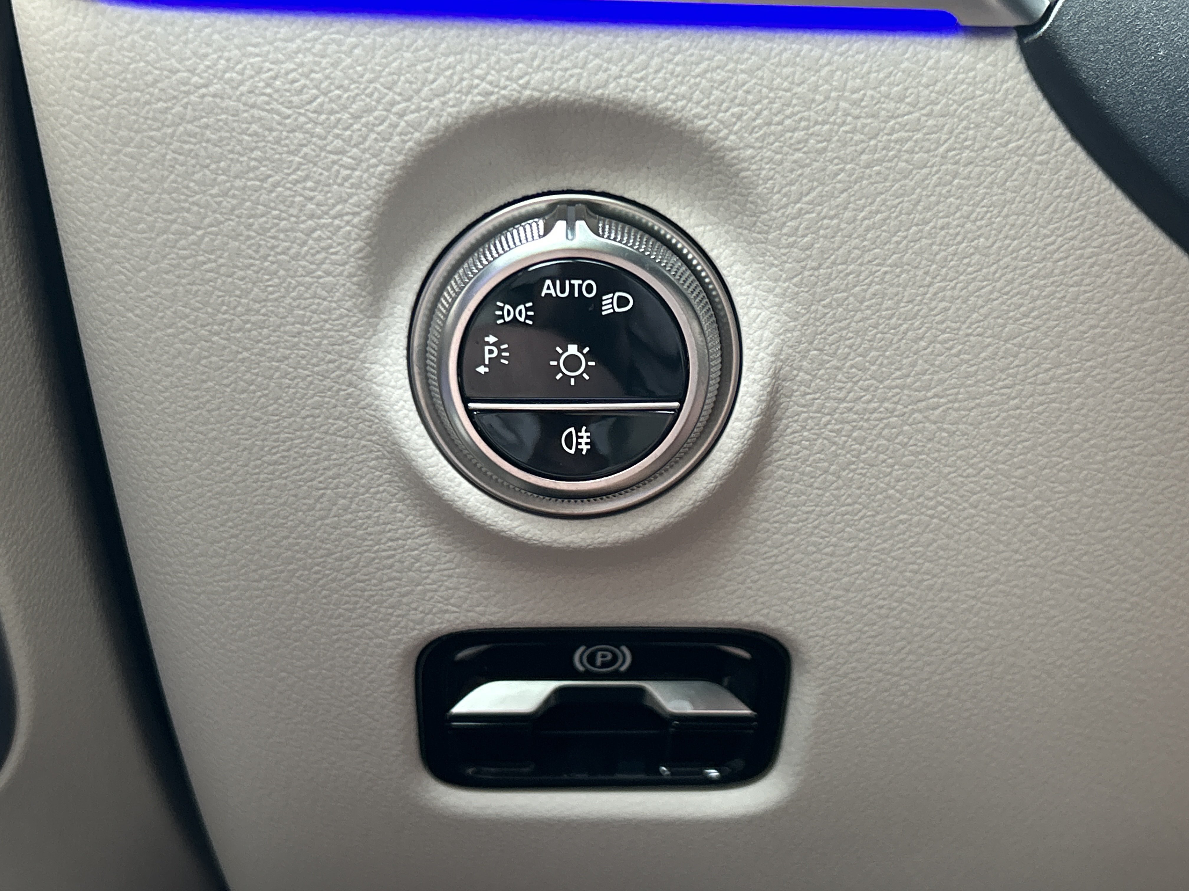 Certified 2025 Mercedes-Benz CLE 300 4MATIC Cabriolet image 34