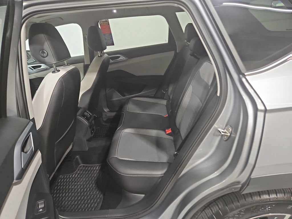 Used 2025 Volkswagen Taos SE w/ Panoramic Sunroof Package AWD/4WD image 26