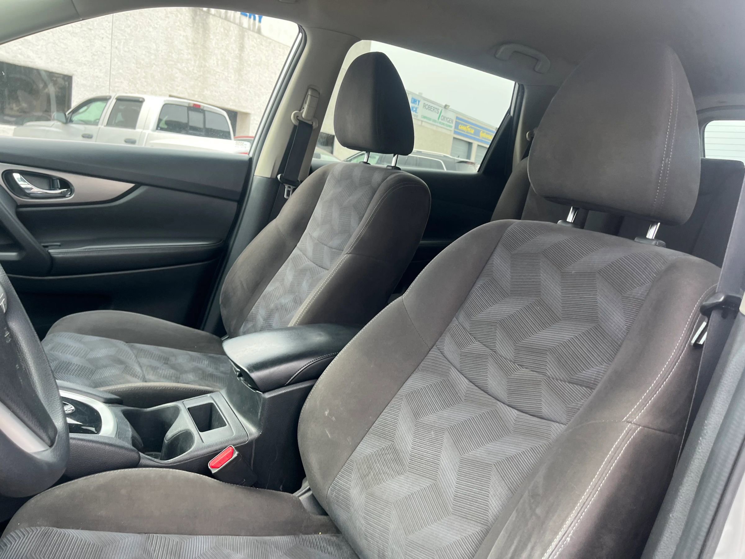 Used 2015 Nissan Rogue SV image 7