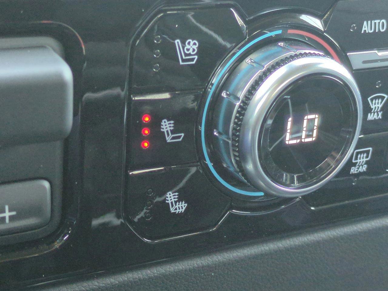 Used 2023 GMC Sierra 1500 SLT w/ SLT Premium Plus Package image 23